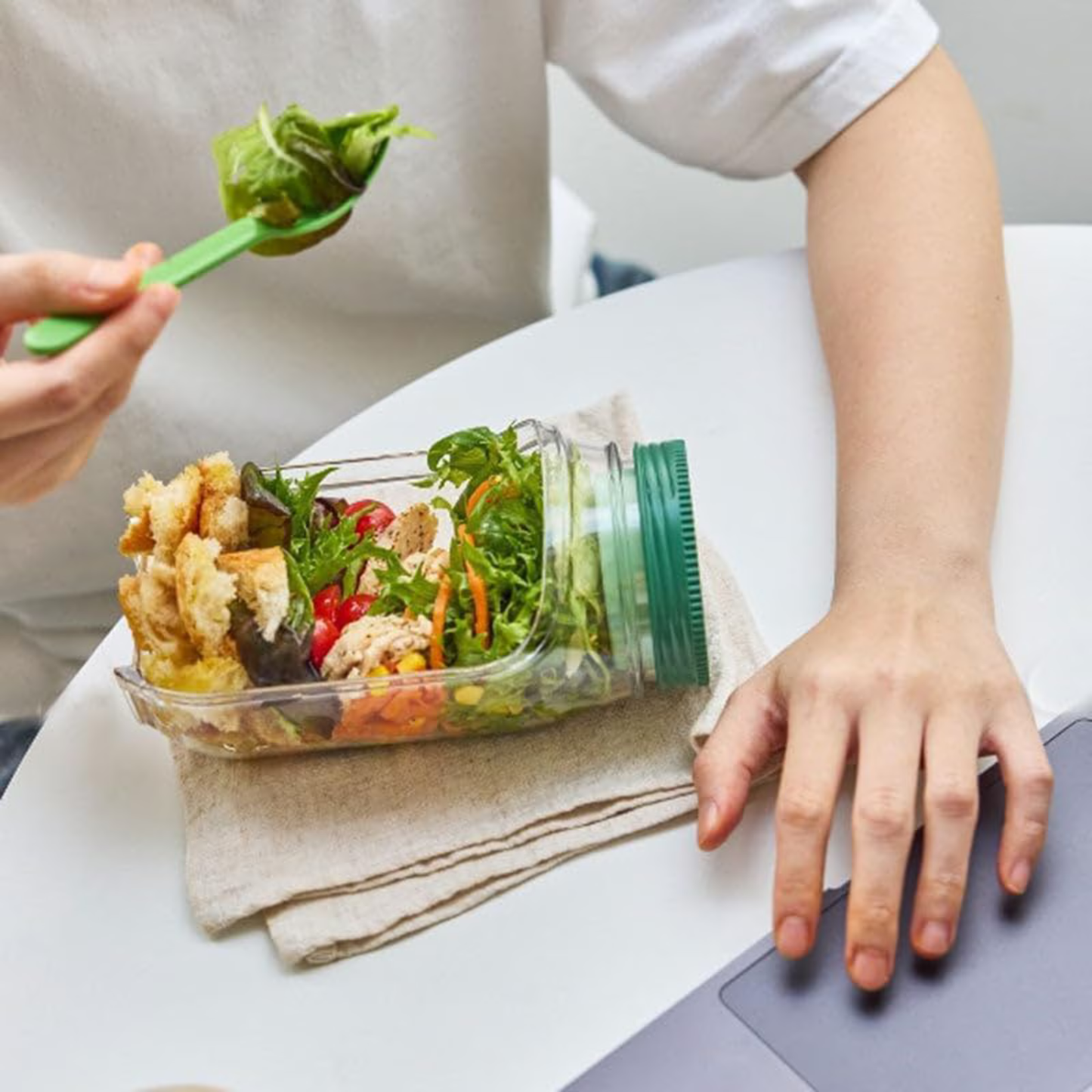 Portable Salad Shaker Cup – Leakproof Jar for Fresh Salads On the Go